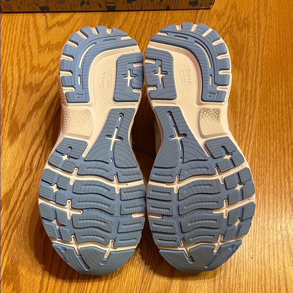 Brooks Ghost 14 Pastel Blue and Pink Neutral Running Shoes- EUC- size 6 - Picture 3 of 6